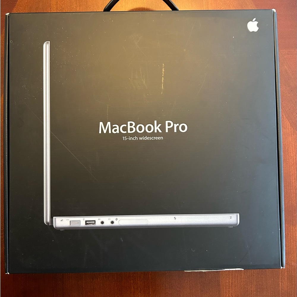 MacBook Pro 15.4” (diagonal) Widescreen Notebook - Picture 2 of 14